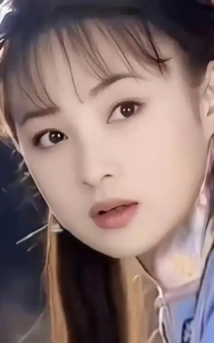 古装女神只剩她1998年，蒋勤勤19岁，一张剧照让全国观众集体失眠。