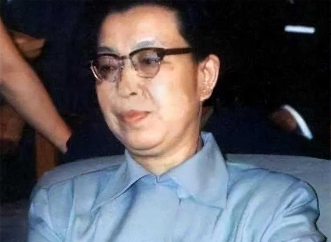 《智取威虎山》进行汇报演出前，于会泳开始发言，这个平时不善言辞，语言木讷的人，突