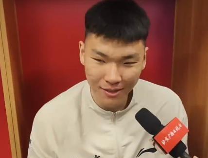 翟晓川赛后在更衣室说：范子铭最牛B了，辽宁队要是有范早就破了（广厦的包夹了）。