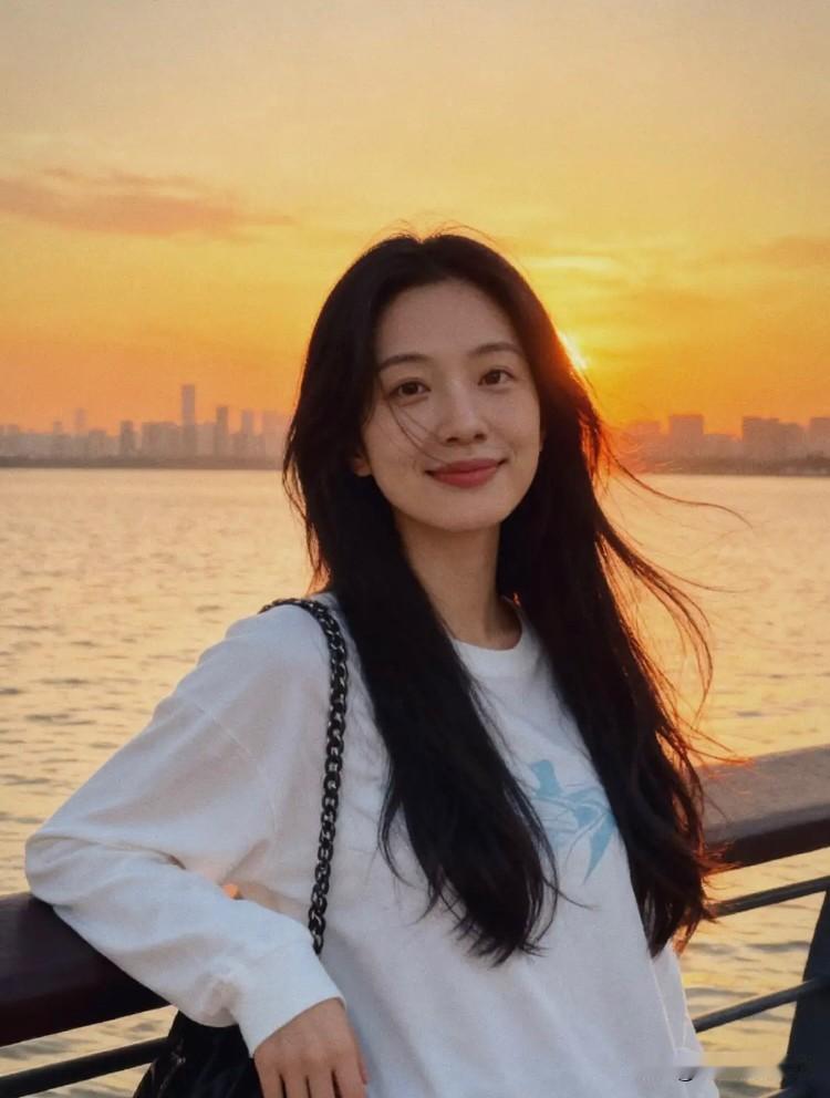 和一个男的相亲认识快2个月了，见过4次，他每天会给我发信息，会给我点奶茶，还给我