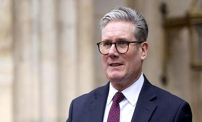 英国终于扛不住了？英国首相斯塔默在工党大会上，直接表示把中国的近百种商品关税，降