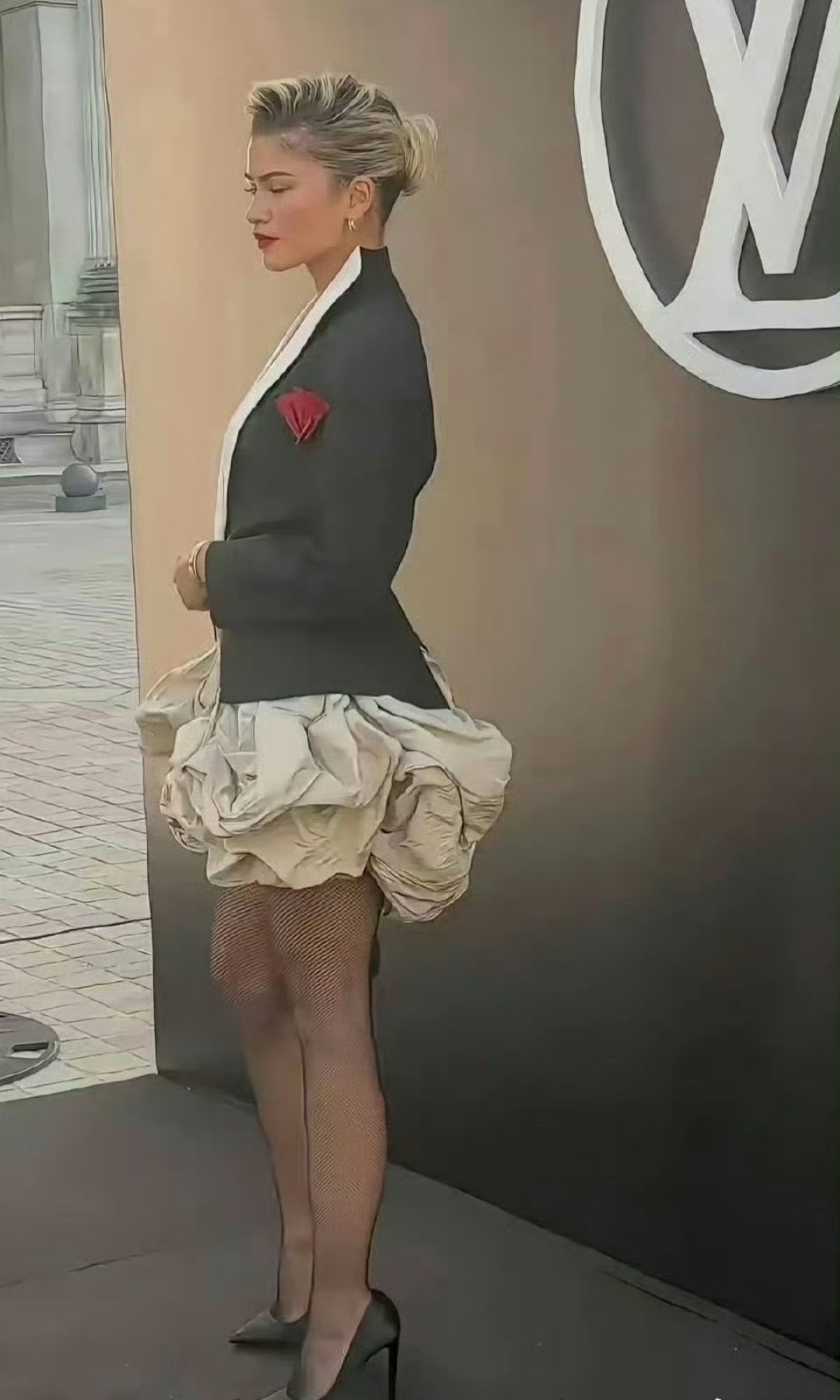 这么高的跟，妈呀，高跟鞋真就美丽刑具😱​​​​