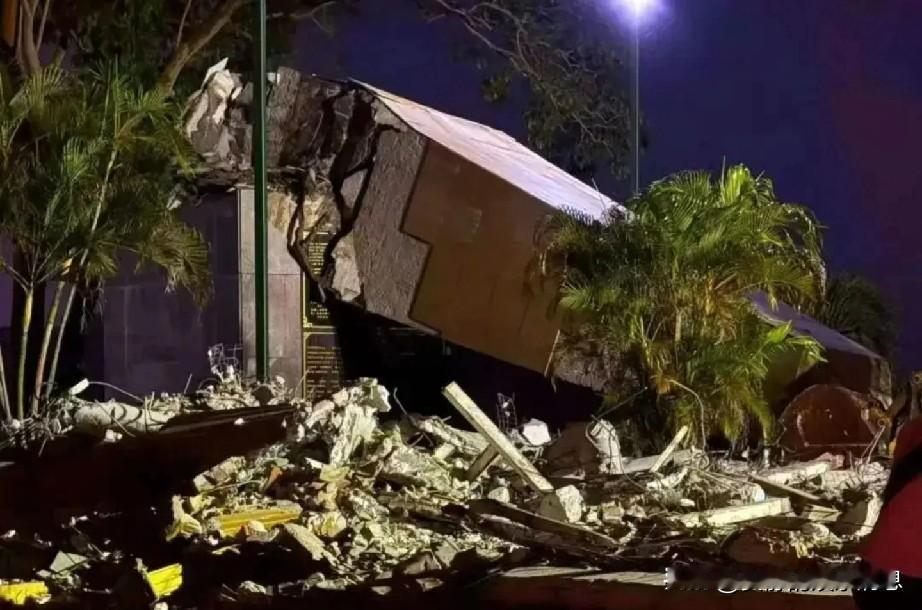 到底是谁给了阿赖汉市市长佩尼亚尔巴强拆纪念碑的权利？只能说佩尼亚尔巴