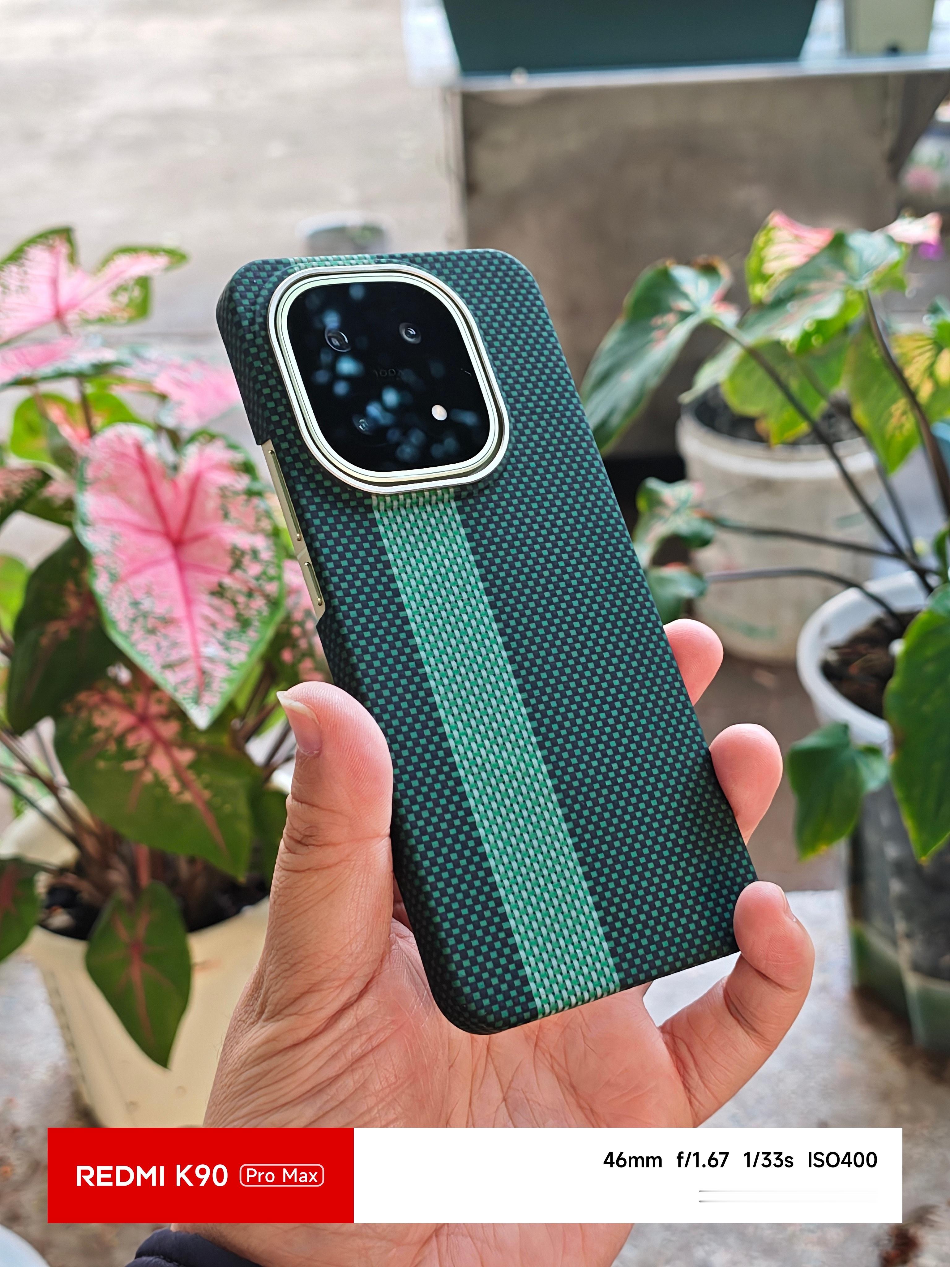 给我的iQOO15旷野买了个绿色的凯夫拉轻薄手感又提升了，就是不怎么导光了