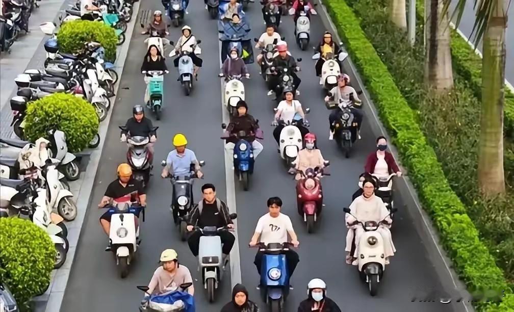我预料到了电动车会越来越普及也预料到了管理会越来越严格万万没想到规矩来得