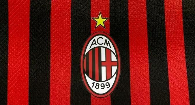 别再盯着欧冠了，AC米兰球迷，我告诉你一个残酷事实：你们的死敌，已经把第二颗星绣