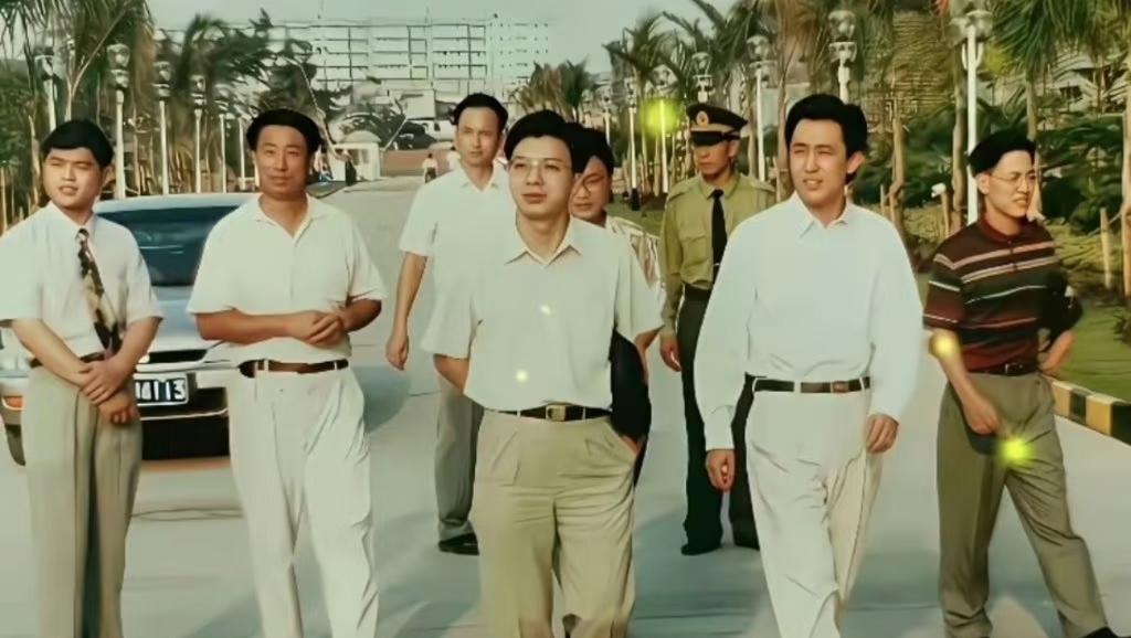 许老板当年确实是个帅哥90年代，刚到深圳发展的恒大许家印的照片。当年真的是个