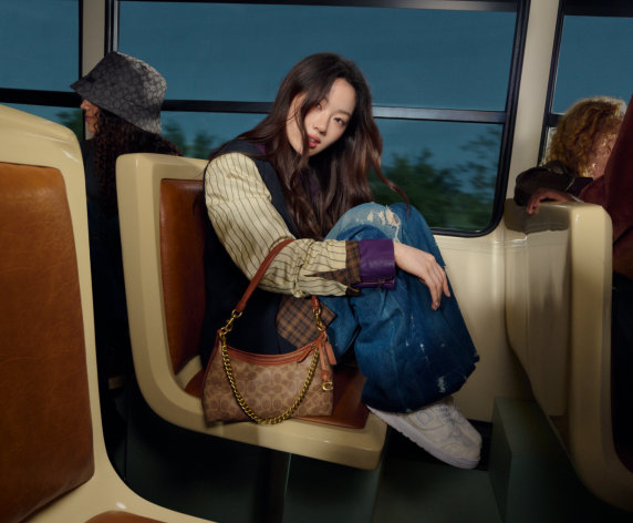你的故事正在发生CourageToBeReal 单依纯代言Coach秋大片，把