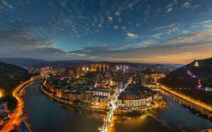 大片既视感的重庆石柱夜景 惊艳到宝宝啦