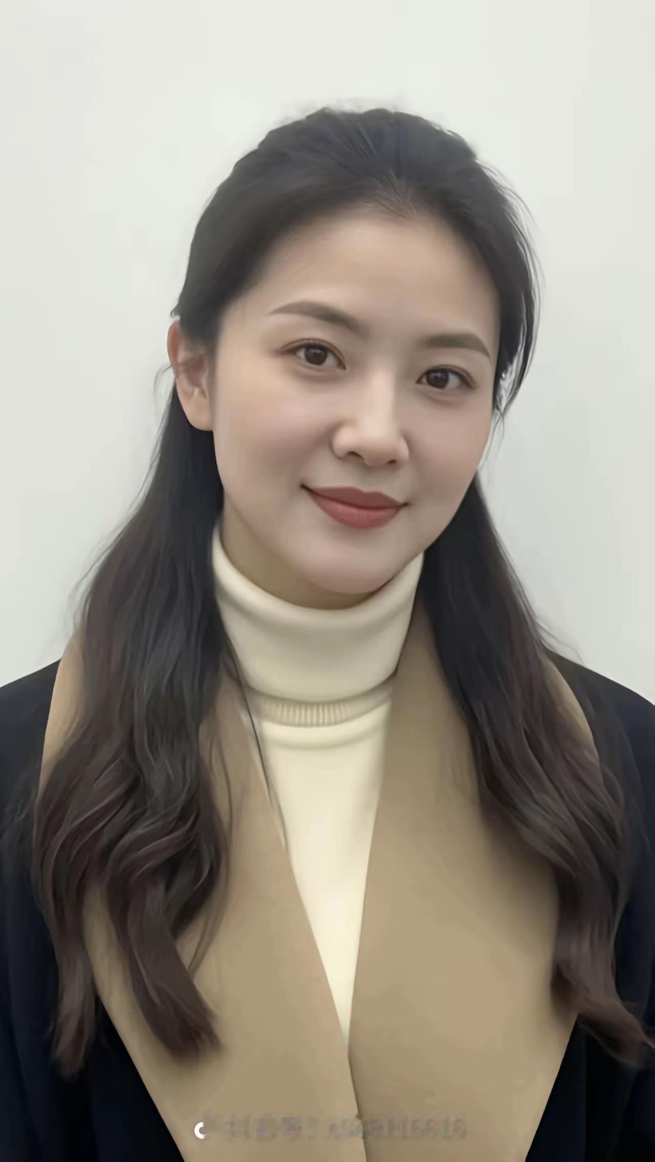 在我看来，漂亮并非只看脸蛋。有些女人相貌平平，却越看越具魅力。情绪稳定的女人尤