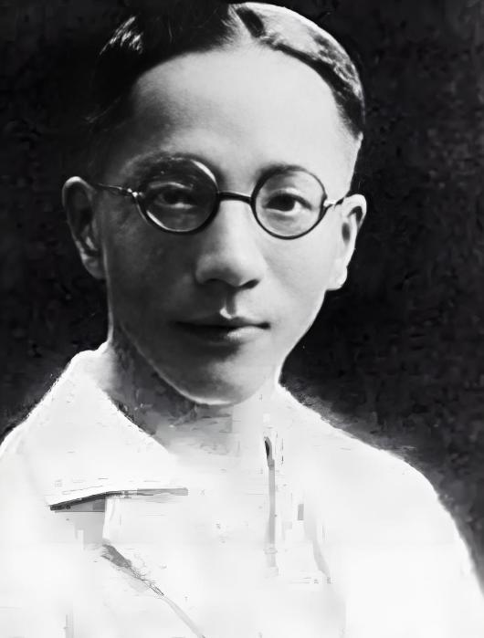 1941年12月19日下午，香港九龙天文台道口，林庚白被路边站岗的日军喝住。他不