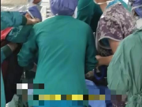 近日，河南濮阳一男子称，他3岁的孩子在11月10日凌晨突然出现高热、手脚冰凉的症