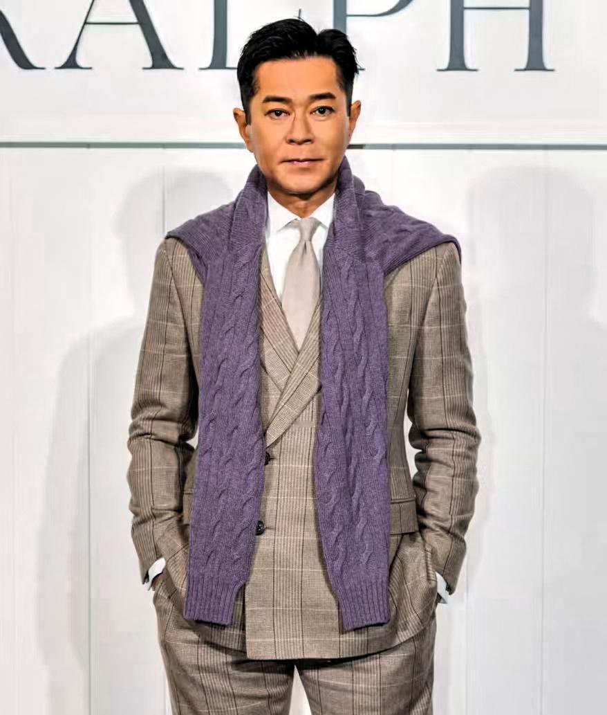 果然男人的思想我不懂，我问朋友，古天乐怎么敢投3个亿，翻拍一部《寻秦记》？