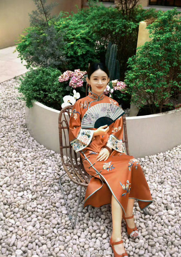 杨幂&赵丽颖旗袍造型，男生会选择杨幂，女生会选择赵丽颖