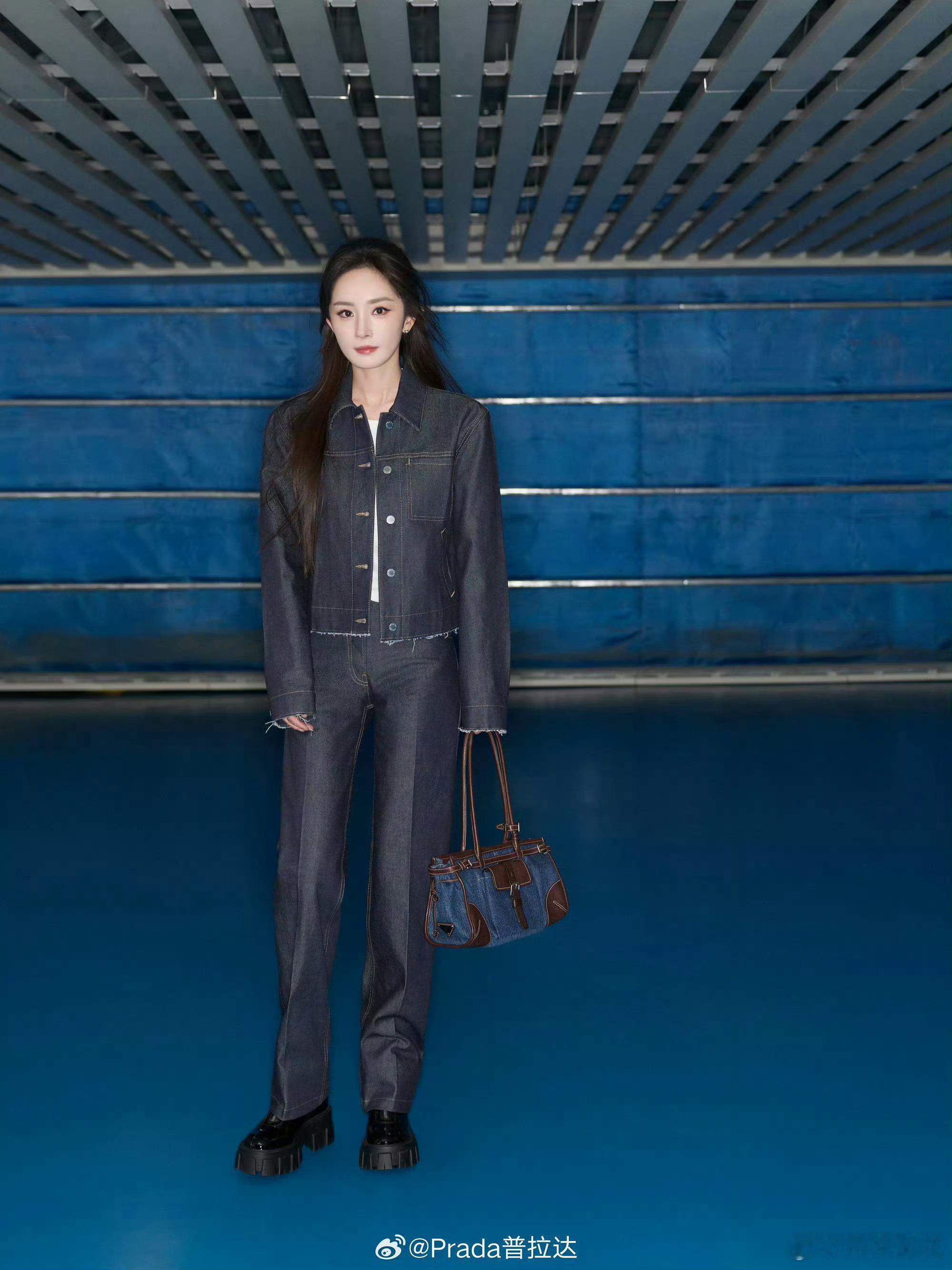 杨幂柳智敏Prada撞衫杨幂和柳智敏两位Prada女王撞衫比例好果然穿什么都