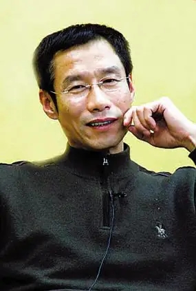 当年，陈佩斯拉着刘佩琦说：“老弟，跟我去拍一部电影咋样？”刘佩琦犹疑地说：“我都