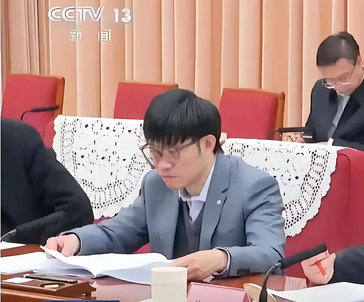 继任正非之后，又一个让美国彻夜忌惮的中国人，悄悄改写了全球AI格局现在的硅谷