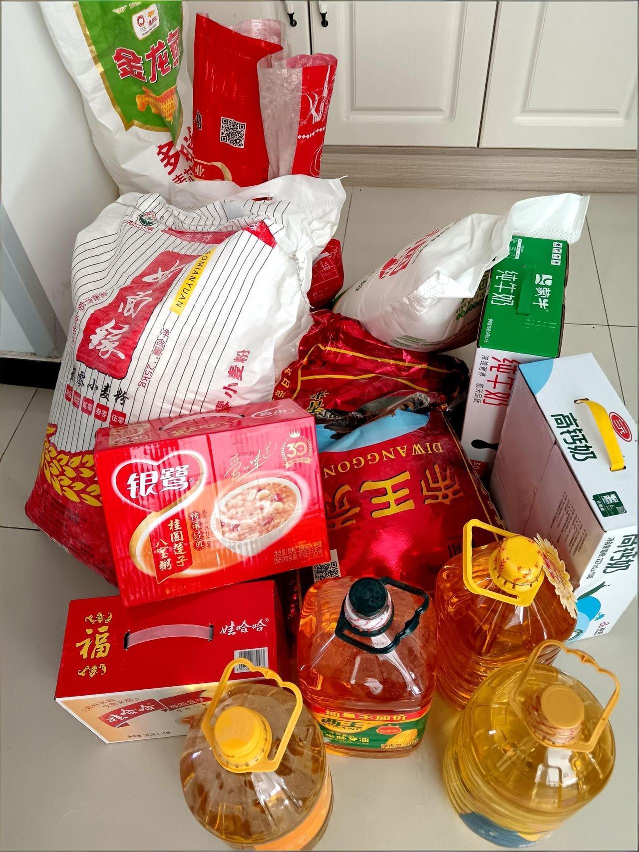 这是年纪大人走亲戚的方式