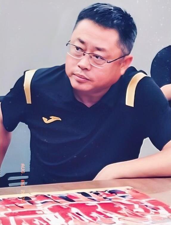 若非是北京老球迷，很大概率是不会记得他的，他的名字或许已经随着三十年前北京国安的