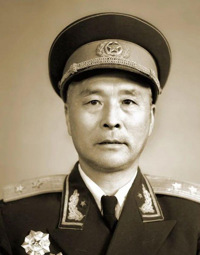 1955年授衔初评：按当时职务（皖北军区司令员、后江苏军区副司令员），拟授少将。