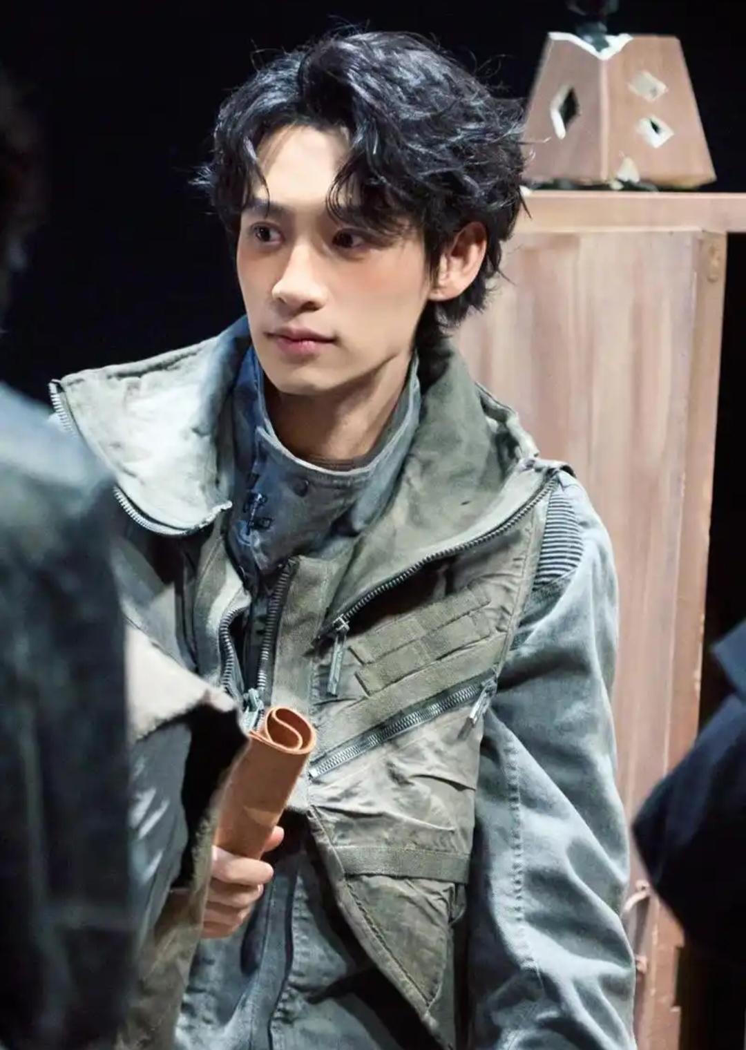 39岁还能被夸“少年感”，魏晨这状态，内娱男星看了都得沉默！春晚联排路透里，他