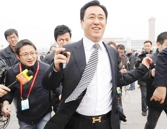 资本豪赌普通人真的难以想象！2021年恒大汽车市值冲到6000亿、比比亚迪还
