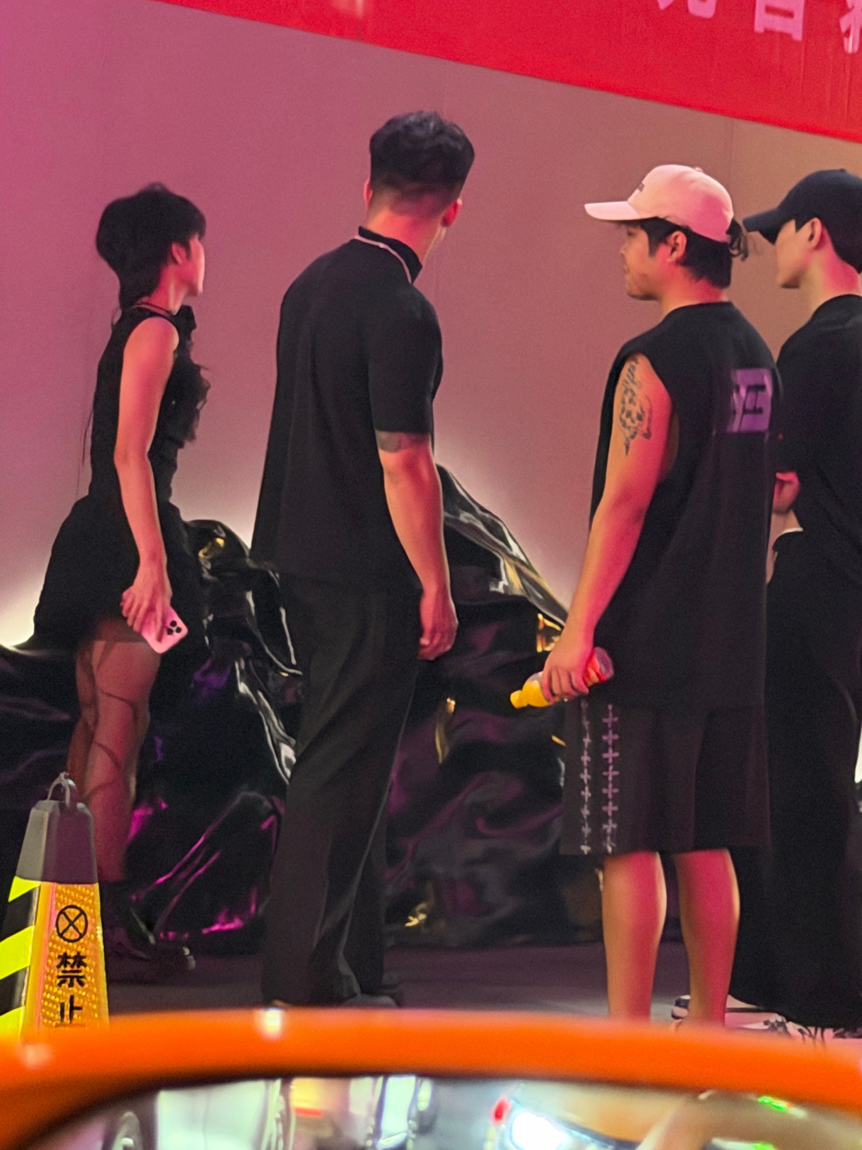 我是到成都了吗这男的女的wox