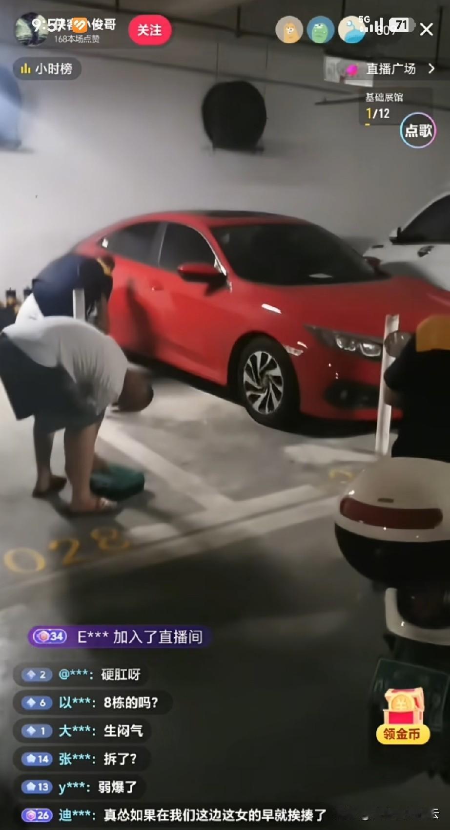 小俊哥直播的时候拆除了拦车U型锁，小俊哥说拆锁是他自愿的，虽然女车主没有道歉，但