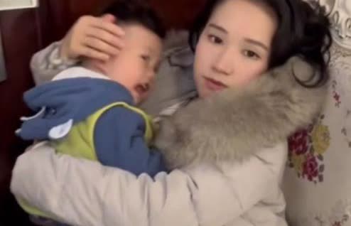 2023年，湖南一上门女婿和妻子吵架，护女心切的丈母娘直接让他滚。男子见儿子一直