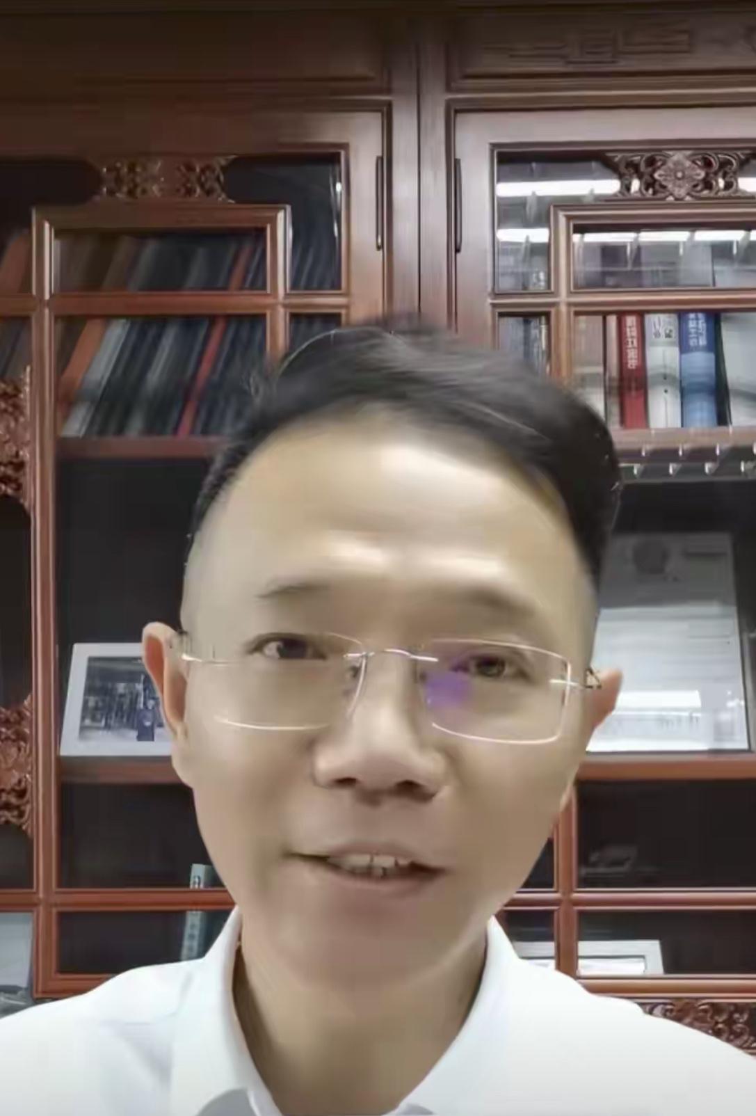 李圣律师被“神秘人”投诉？这波操作太迷了！李律最近摊上件哭笑不得的事——被个