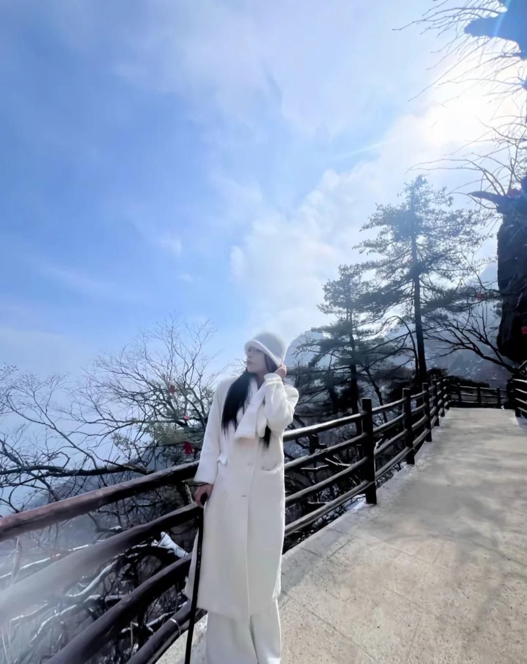 老君山下雪了、报团已回、太爽了家人们、下午一点半到，趁午饭时间人少直接冲云景索