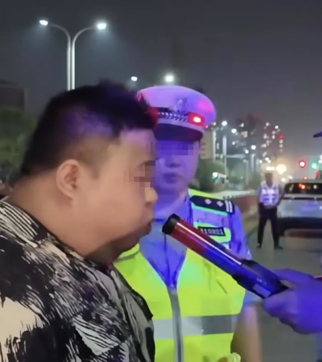 近日江西，男子吹出酒驾却坚称没喝酒！没想到都火上人民日报了！当交警从他嘴里找