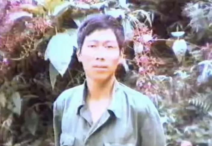 1985年3月，他随部队开赴云南前线，参加对越防御作战任务。1985年的8月份