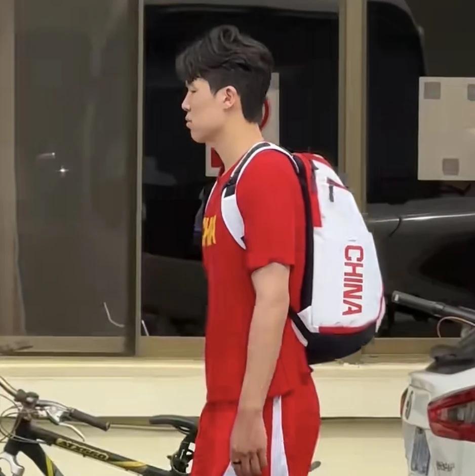 新生代扛起大旗，中国男篮全新青年军集结出征！本次集训队，周琦、赵睿、张镇麟、胡
