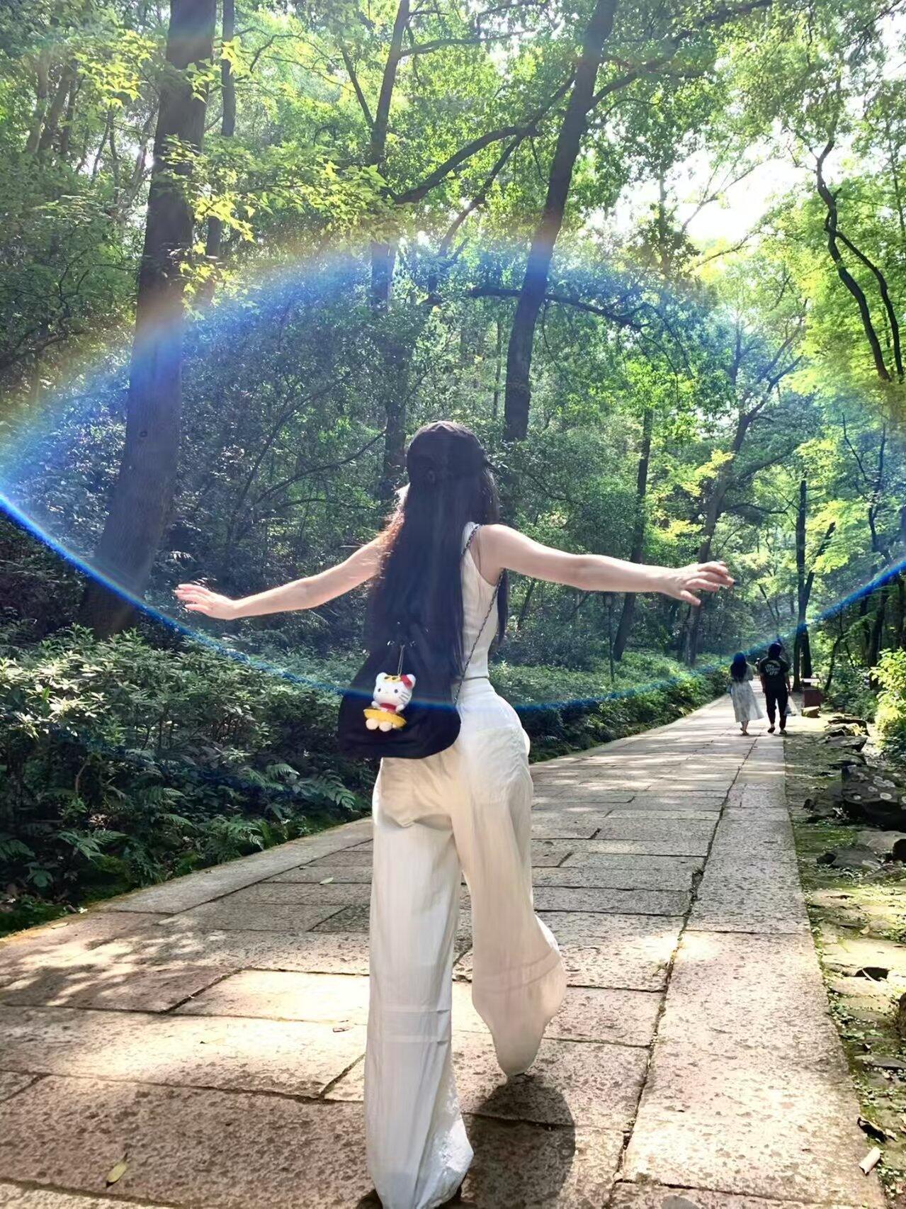 人这一辈子，什么样的人最难相处？永远不认错的人，你跟他讲理，他跟你