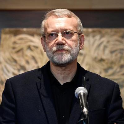 据伊朗媒体报道，拉里贾尼是住在郊外女儿家中被以色列空袭刺杀身亡。反观内塔尼亚胡，