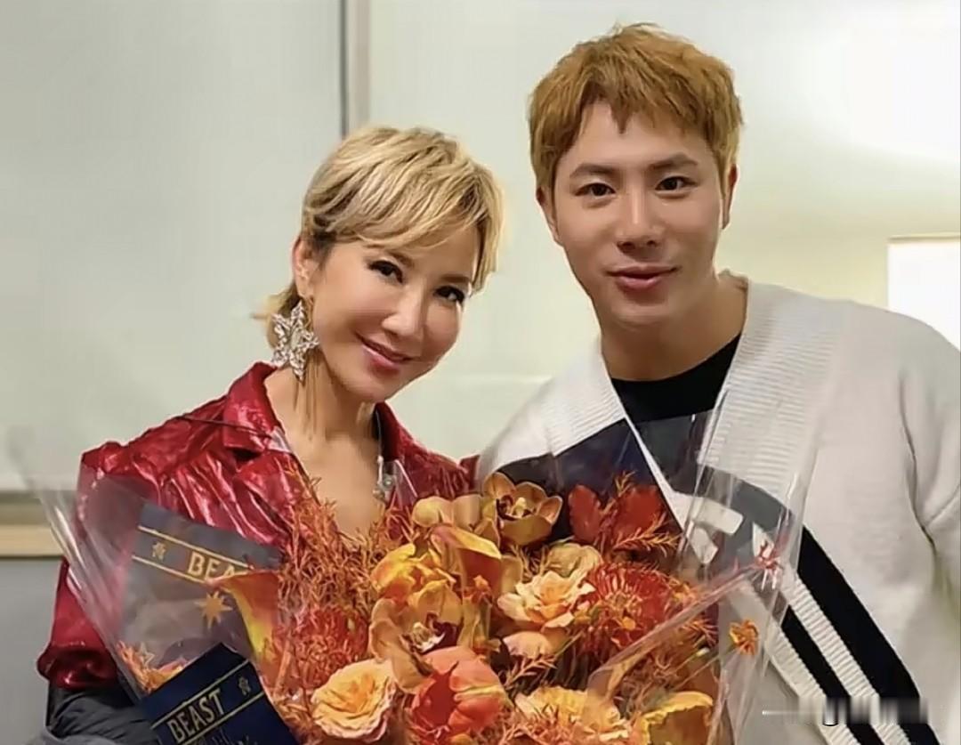 曾是上海台星尚频道的新生代男主播，不出镜做主持人多年，许多观众本以为他已离职，其