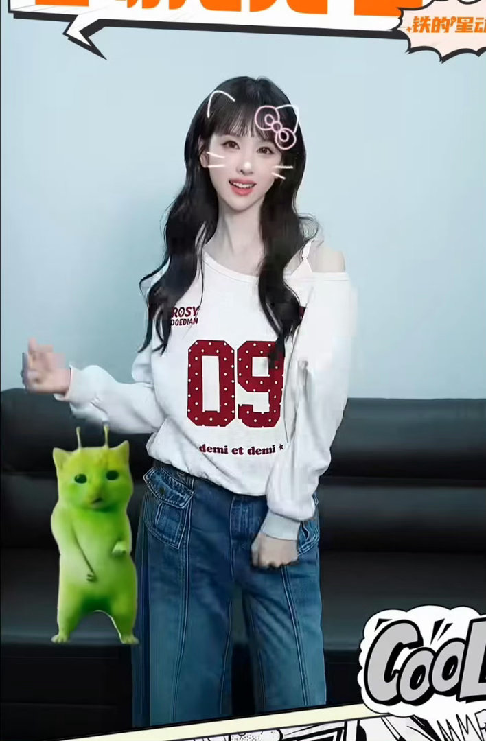 嘟嘟居然穿了露思的联名款，这件衣服是露思设计的