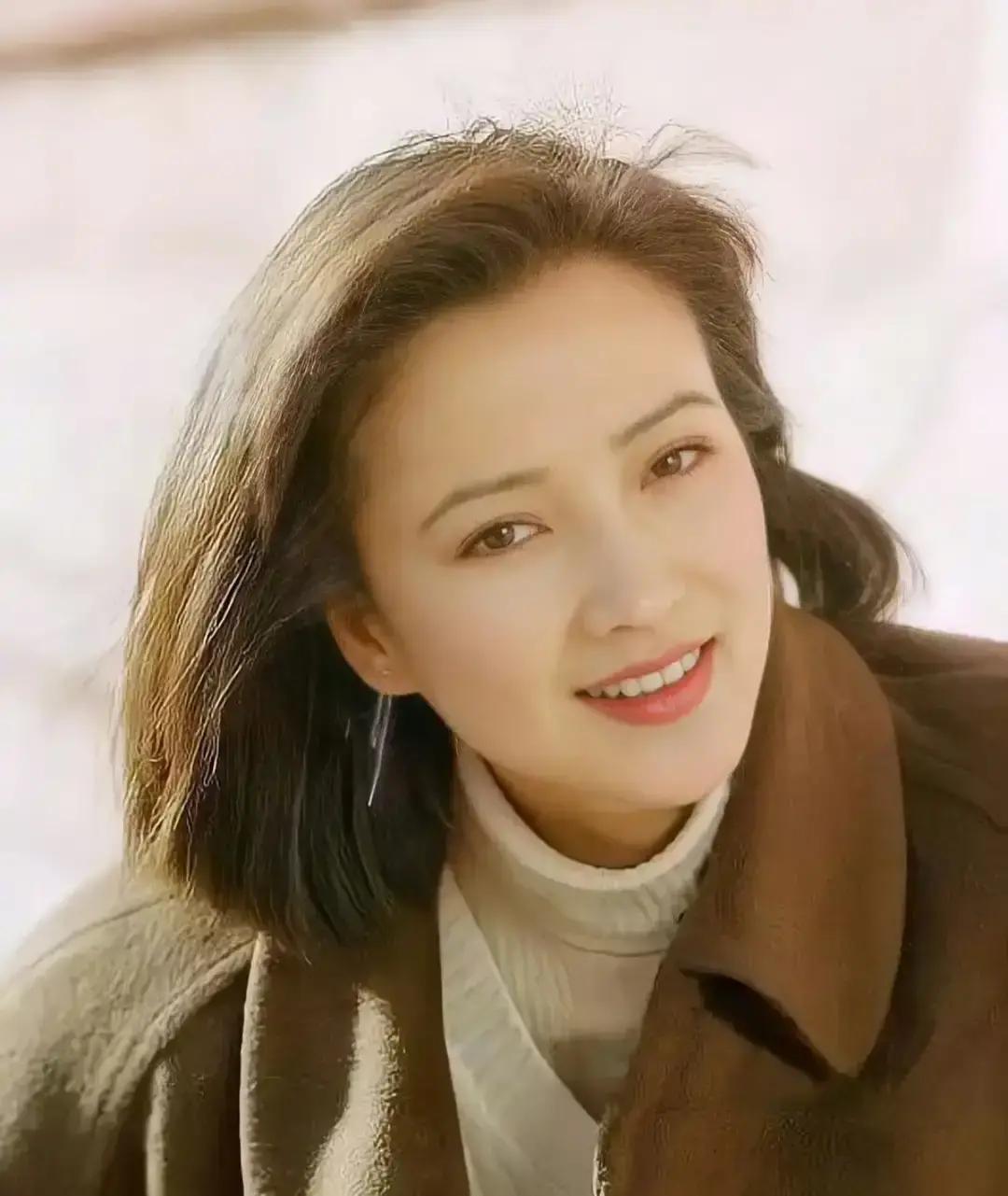 她长了一张观音脸，却熬了一世黄连命。都说何晴是被命运吻过的脸，唯一演全四大