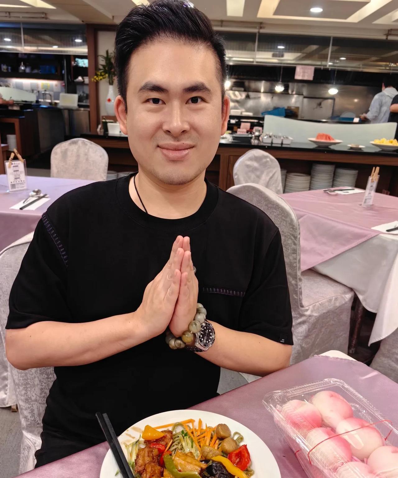 今天是中国民间信仰中观世音菩萨的得道纪念日，照例茹素一日，到从小拜到大的台北艋舺