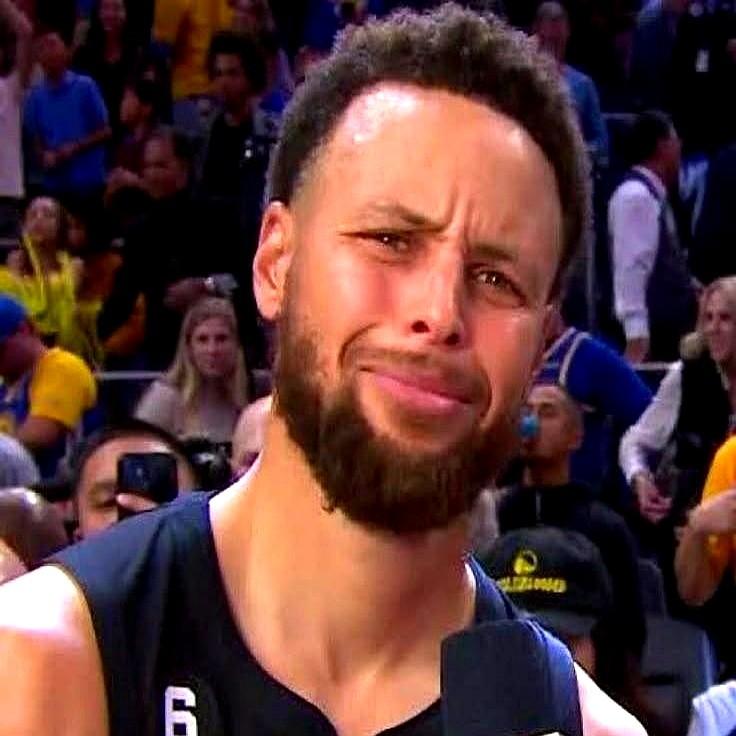 我都不敢点开勇士的伤病报告了。库里、库明加、小佩顿先后受伤，勇士10胜10负