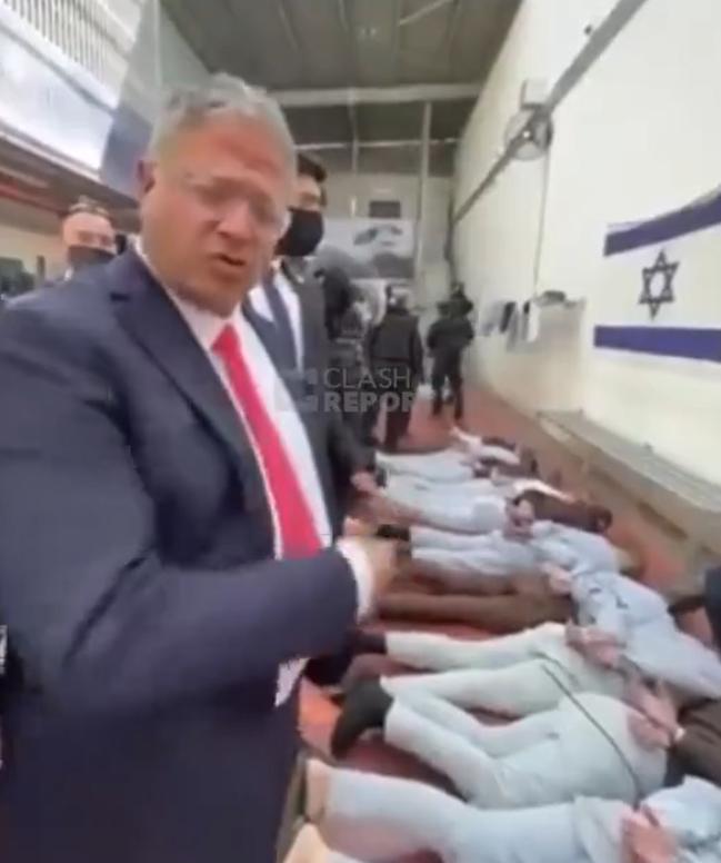 一定要保护好这位记者！美国记者艾比．马丁，对以色列进行了深入的采访，然后得出