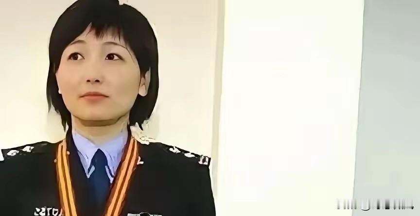 基因铁证被藏，真凶早已伏法，她靠冤案封神，他看她领奖崩溃。2003年五月，安徽