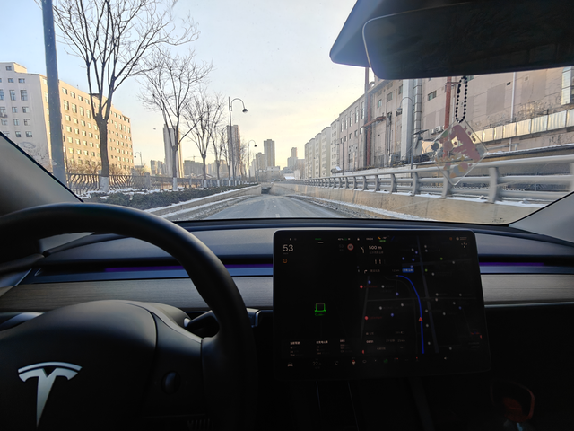 最残酷的天气来了续航5折早上出发时57%剩余电量提前打开暖风，预热，预热十几分