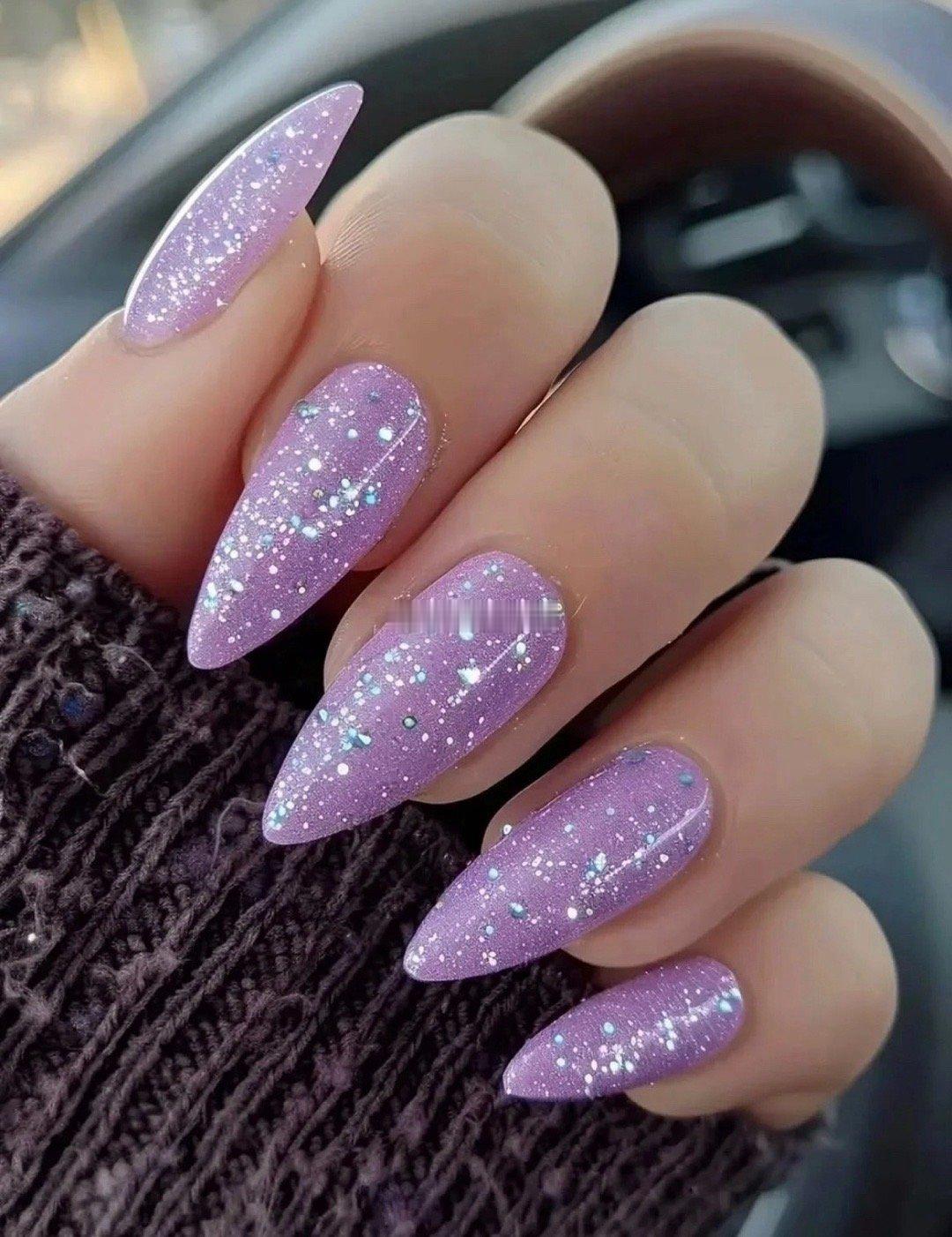 做美甲💅主打的就是哄自己开心🥳喜欢什么颜色，喜欢什么款式，自己说了算！过年做