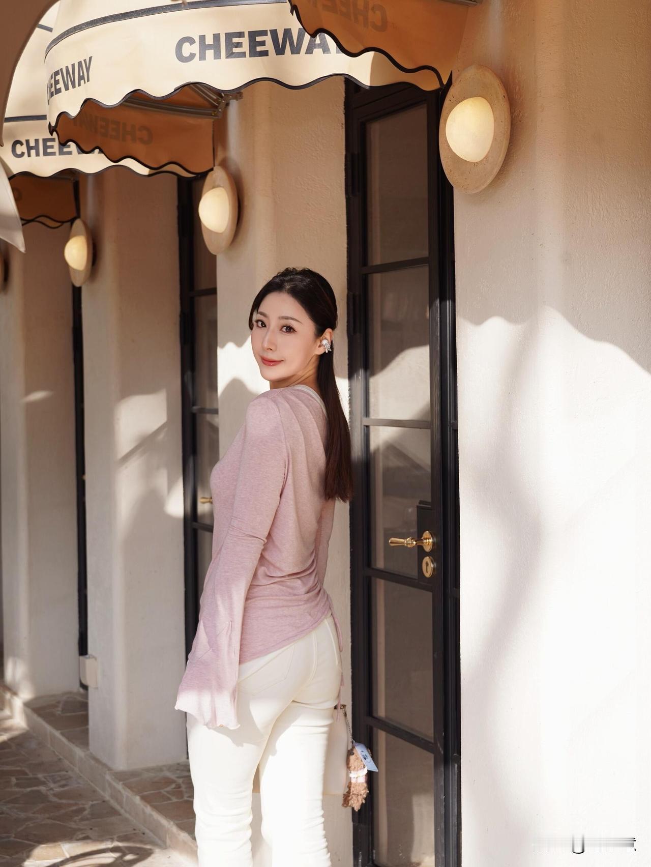 初春穿搭🌸给春天一点「颜色」瞧瞧|||周末和姐妹的咖啡局阳光也太明媚了吧！