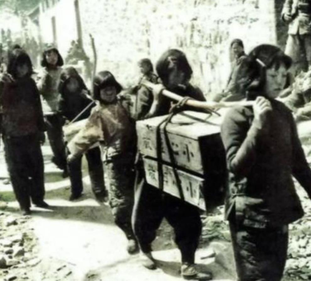 1943年，锄奸科科长杨德才跑来，向晋察冀一分区司令杨成武报告：“根据地一部分妇