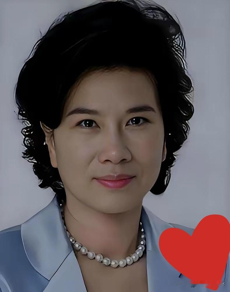 刚刷到国安通报，我手都有点抖，立马冲过去拔了桌上的共享充电宝！纽扣里藏摄像头、