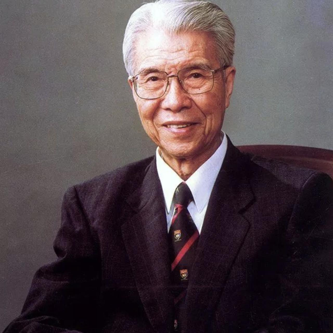 1948年，旧中国满目疮痍。<em>张金哲</em>医生面对一种几乎必死无疑的新生儿疾病—皮下坏