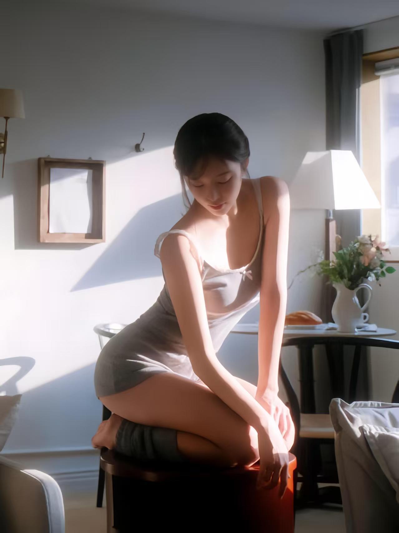 美的像一幅画，就像油画中走出来的女人一样！